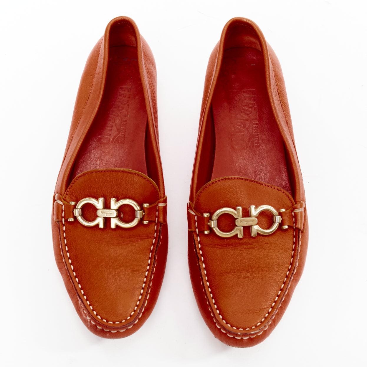 Rosso Salvatore Ferragamo mocassini in pelle arancione bruciato con fibbia dorata 6.5 in vendita