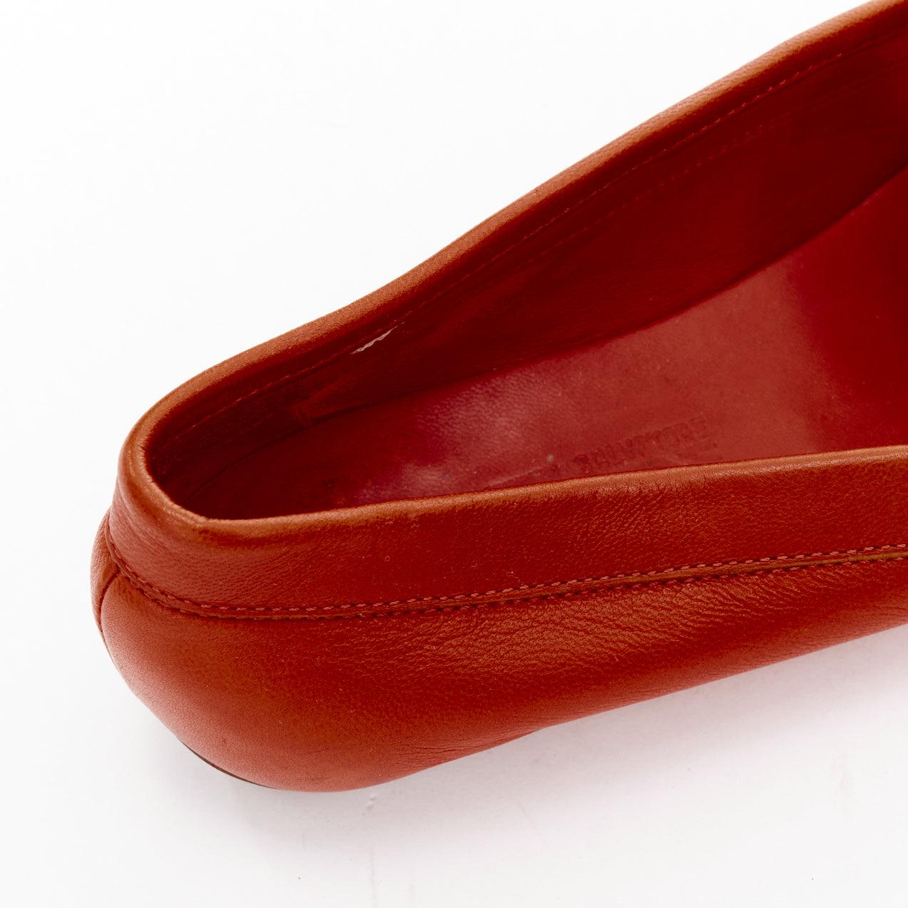 Salvatore Ferragamo mocassini in pelle arancione bruciato con fibbia dorata 6.5 in vendita 3