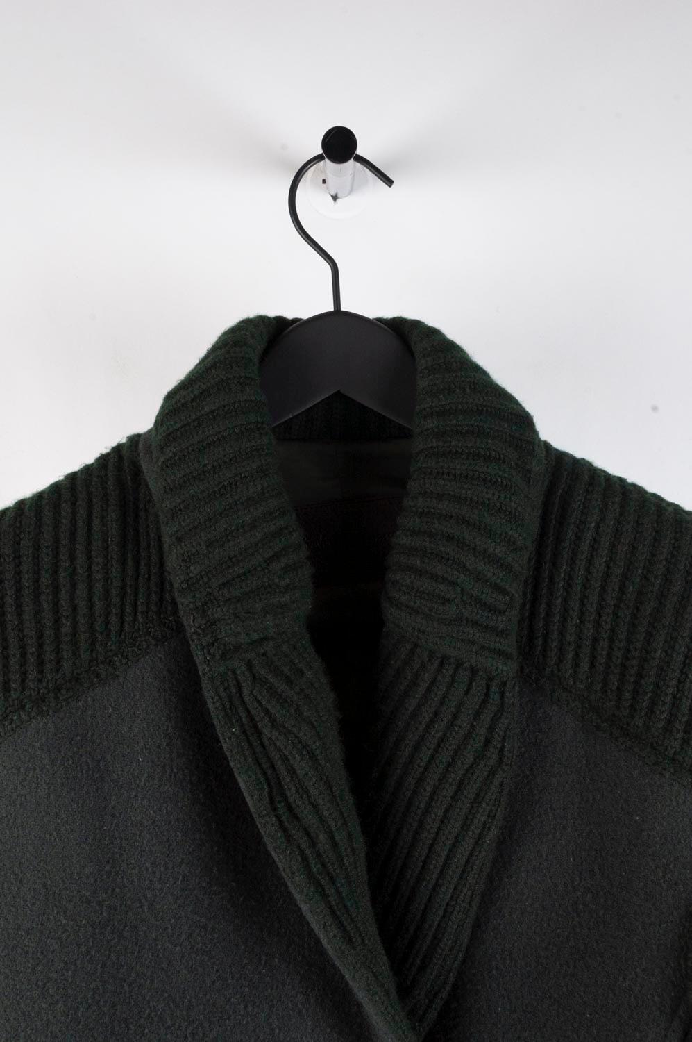 Item for sale is 100% genuine Salvatore Ferragamo Cardigan Style Men Jacket, S406
Color: Green
(An actual color may a bit vary due to individual computer screen interpretation)
Material: No care label but it is wool
Tag size: ITA48, runs Medium