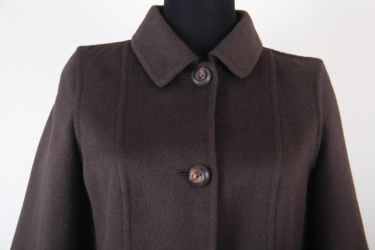 size 40

excellent condition

contains wool and angora

Shoulders 37 cm
Sleeve 50 cm
Armpits 44 cm
Length 54 cm

Shoulders — 14.57 inches.
Sleeve — 19.69 inches.
Armpits — 17.32 inches.
Length — 21.26 inches.