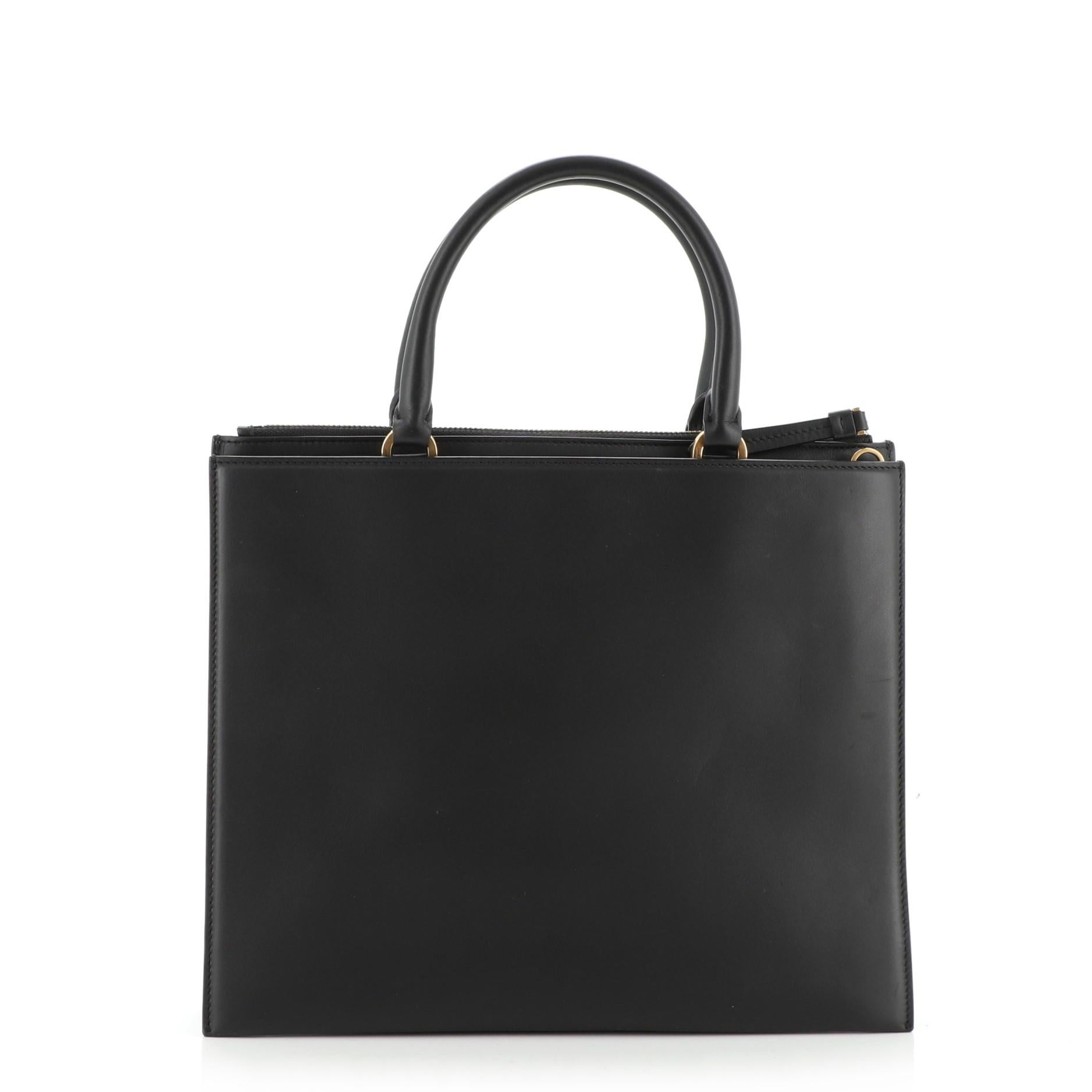 Salvatore Ferragamo Convertible Trifolio Kette Zip Tragetasche aus Leder groß im Zustand „Gut“ in NY, NY
