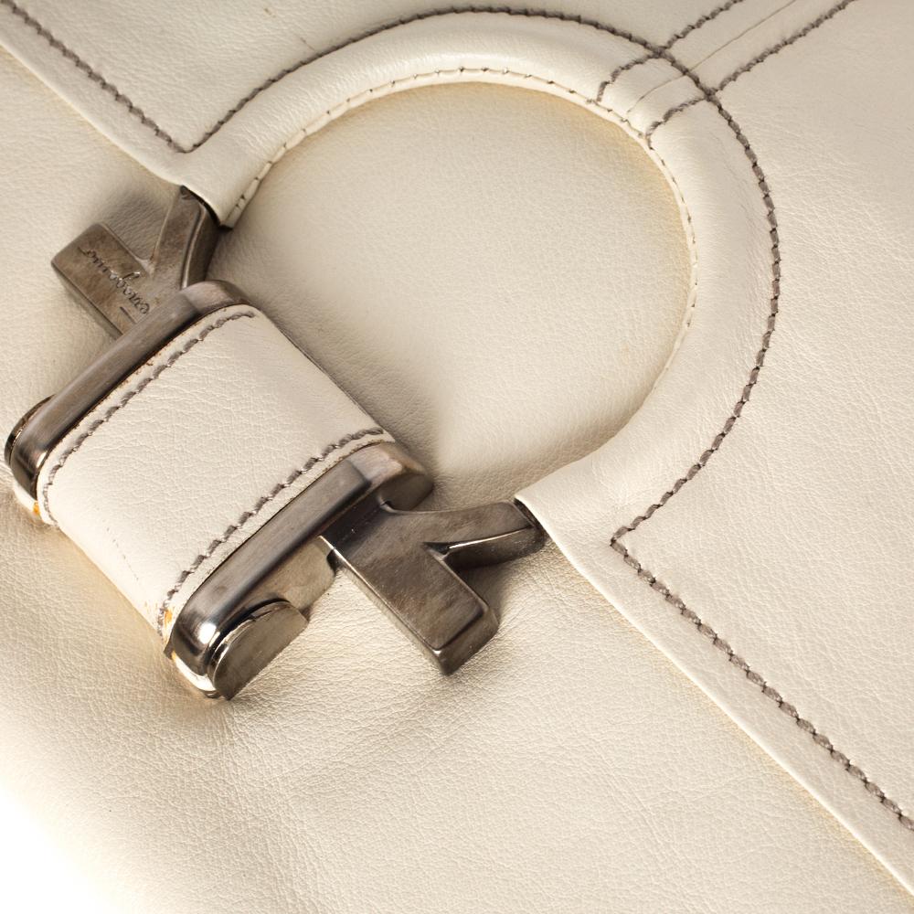 Salvatore Ferragamo Cream Leather Gancini Top Handle Bag In Good Condition In Dubai, Al Qouz 2