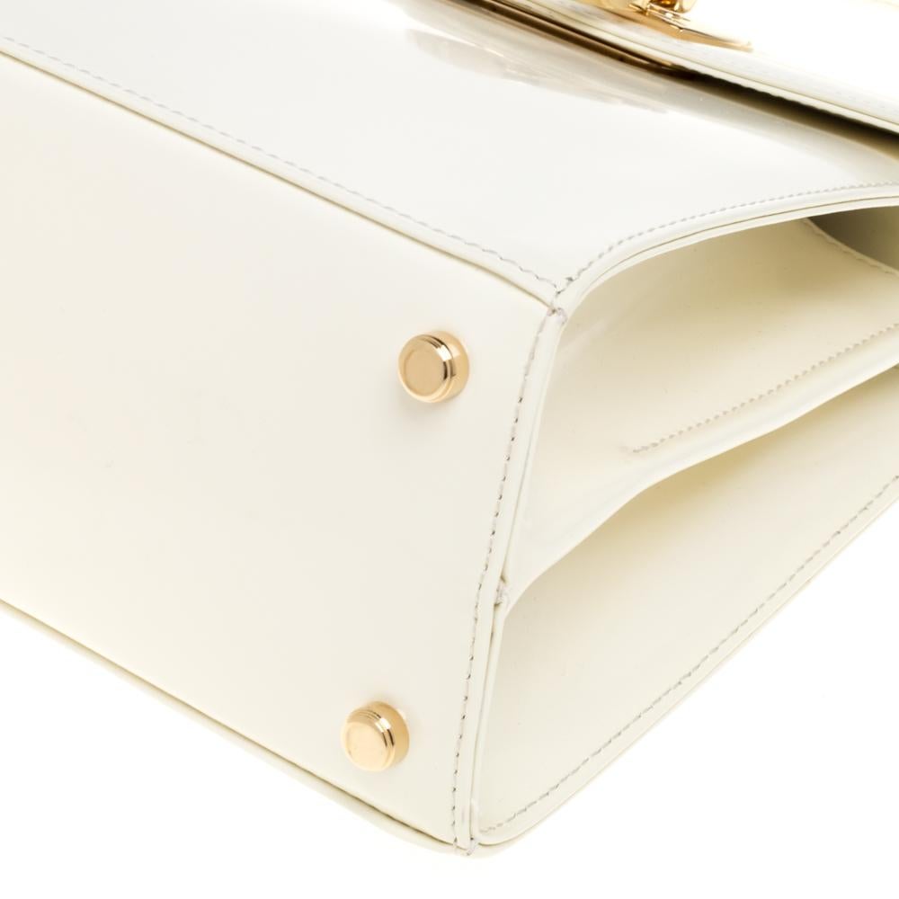 Salvatore Ferragamo Cream Patent Leather Kelly Top Handle Bag In Good Condition In Dubai, Al Qouz 2