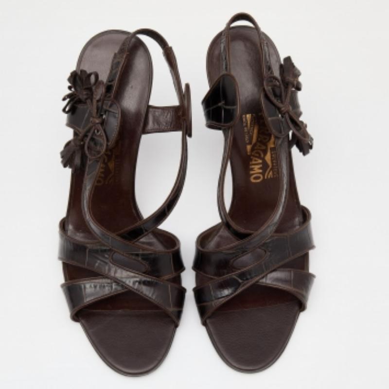 Salvatore Ferragamo Dunkelbraun Krokoprägung Leder Slingback Sandalen Größe 40 Damen im Angebot