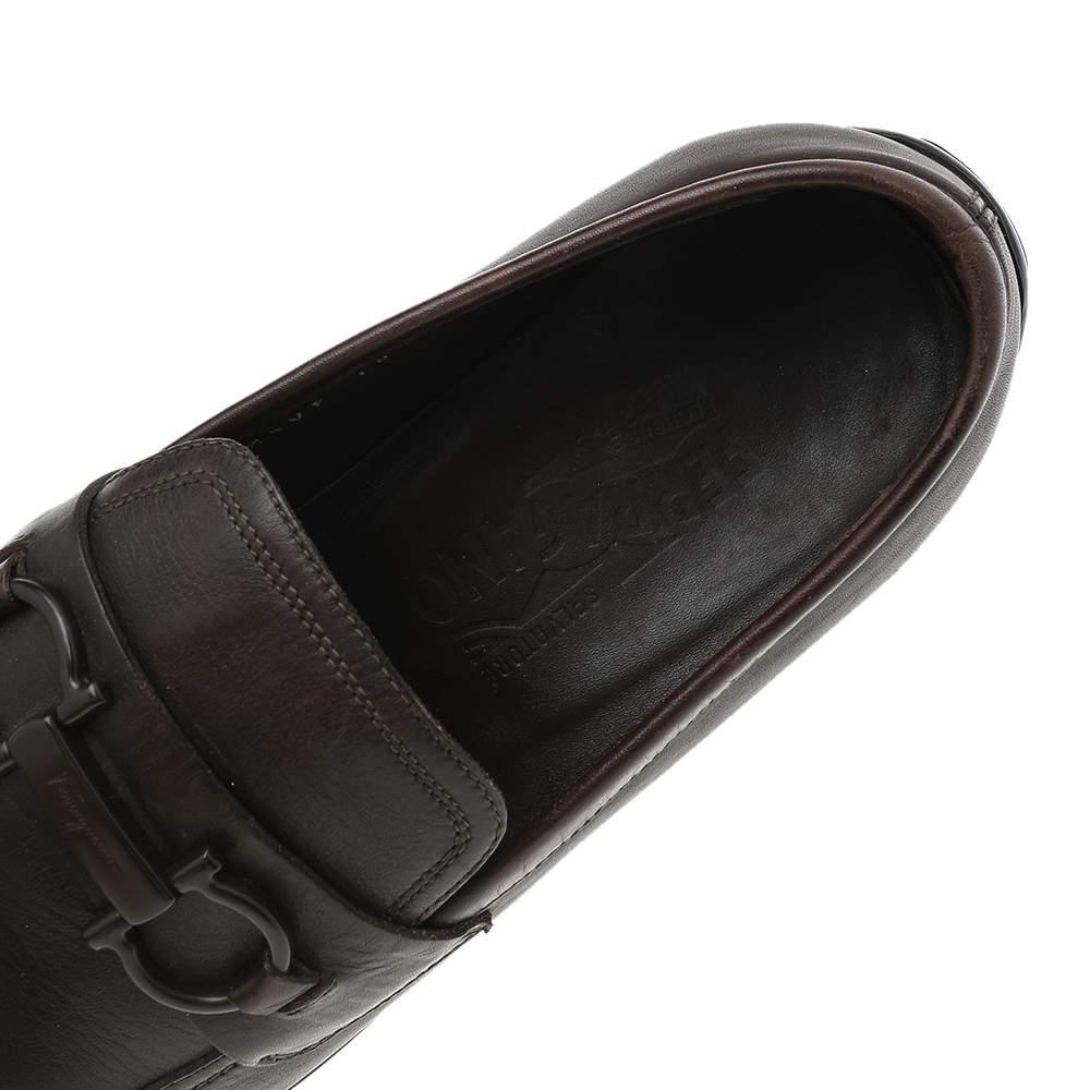 Salvatore Ferragamo Dark Brown Leather Gancini Bit Slip On Loafers Size 42 In Good Condition For Sale In Dubai, Al Qouz 2