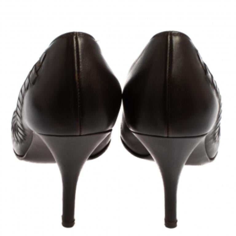Women's Salvatore Ferragamo Dark Brown Leather Pumps Size 39.5 For Sale