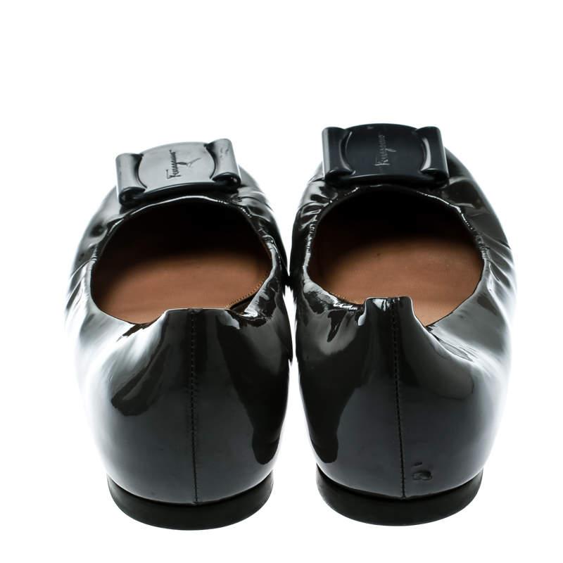 Salvatore Ferragamo Dark Grey Patent Leather Degrade Ballet Flats Size 38.5 For Sale 1