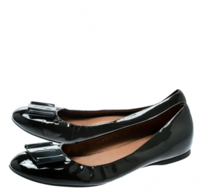 Salvatore Ferragamo Ballerine Degrade in vernice grigio scuro misura 38,5 in vendita 2