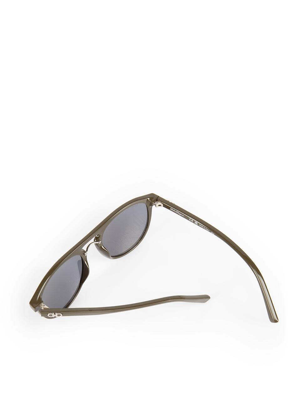 Salvatore Ferragamo Dunkle Khaki Aviator-Sonnenbrille im Angebot 2