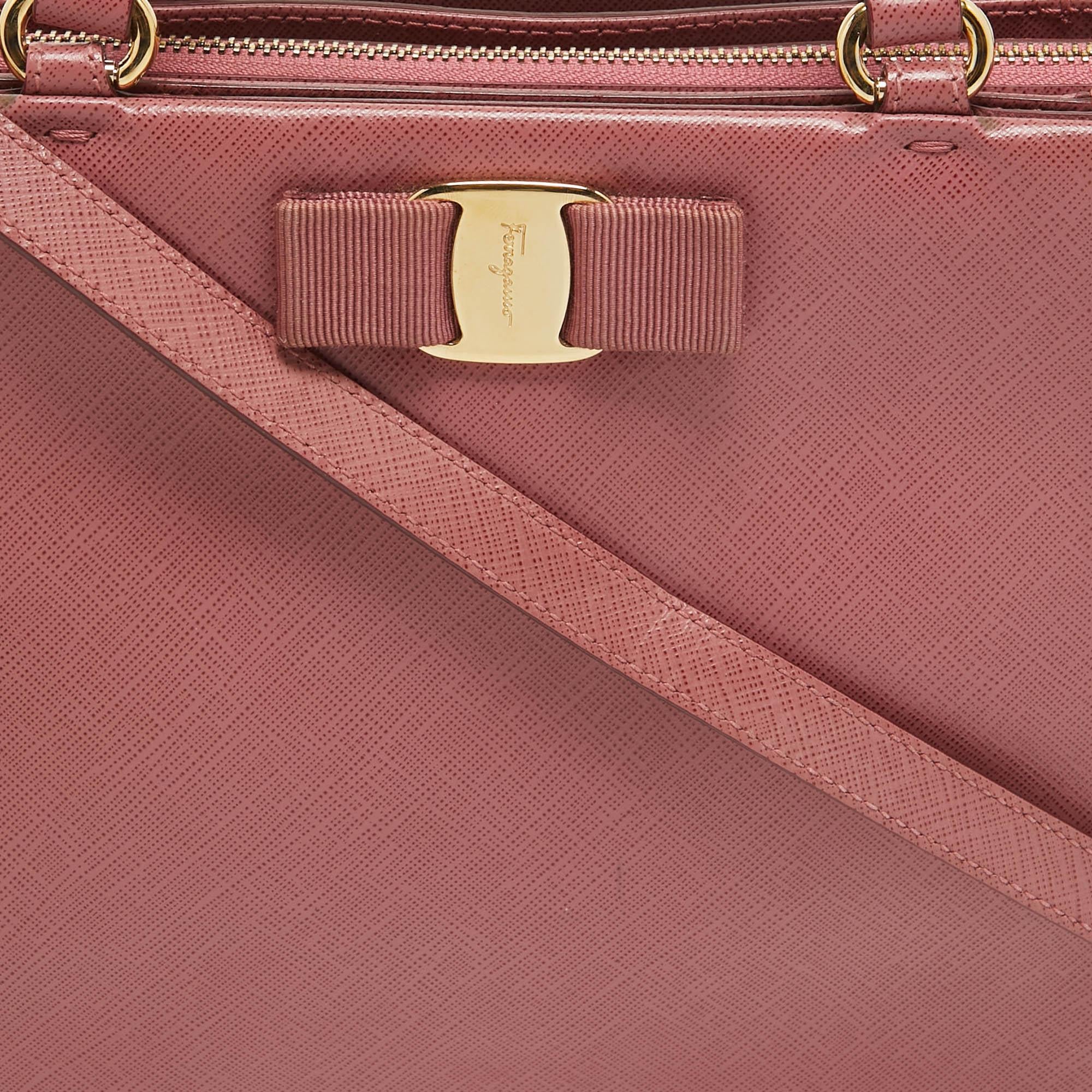 Women's Salvatore Ferragamo Dark Pink Leather Shoulder Bag For Sale