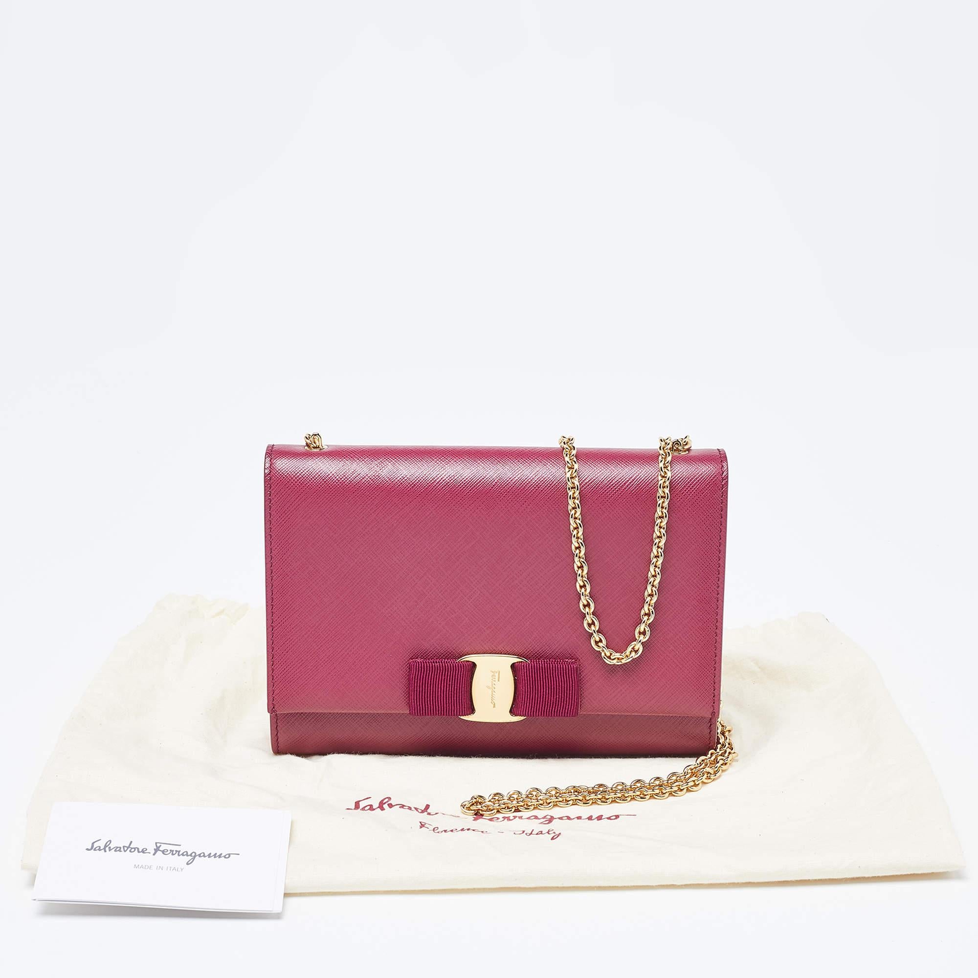 Salvatore Ferragamo Dark Pink Leather Vara Bow Chain Bag In Excellent Condition For Sale In Dubai, Al Qouz 2