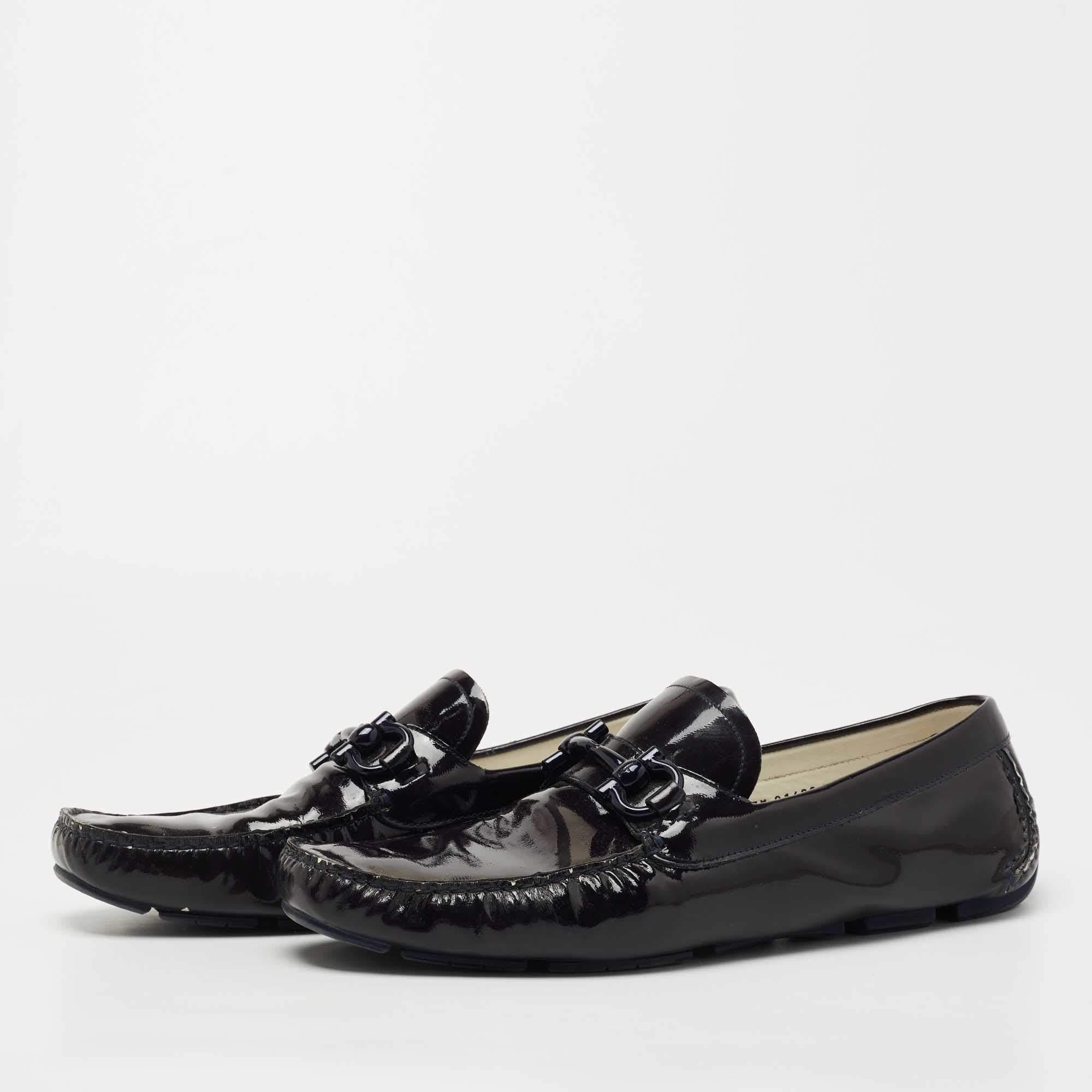Prácticos, a la moda y duraderos, estos mocasines de diseño están cuidadosamente fabricados para ser buenos compañeros de tu estilo diario. Vienen fabricados con los mejores materiales para ser una compra apreciada.