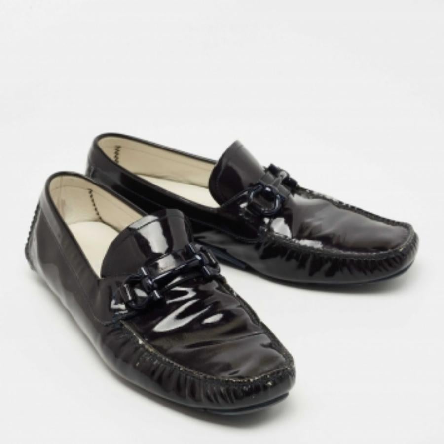 Prácticos, a la moda y duraderos, estos mocasines de diseño están cuidadosamente fabricados para ser buenos compañeros de su estilo diario. Vienen fabricados con los mejores materiales para ser una compra apreciada.