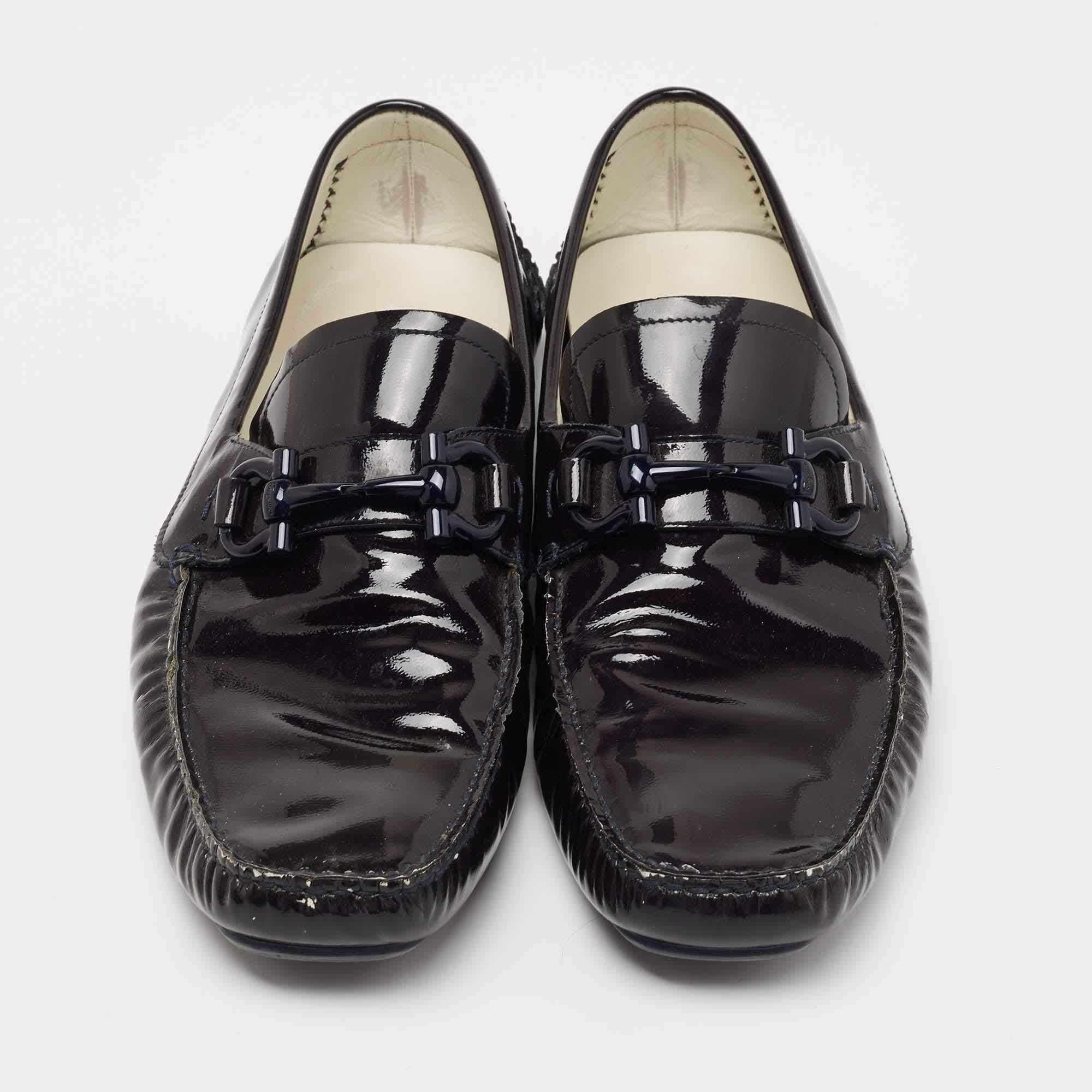 Salvatore Ferragamo Mocasines Mason de charol morado oscuro Talla 44 Negro