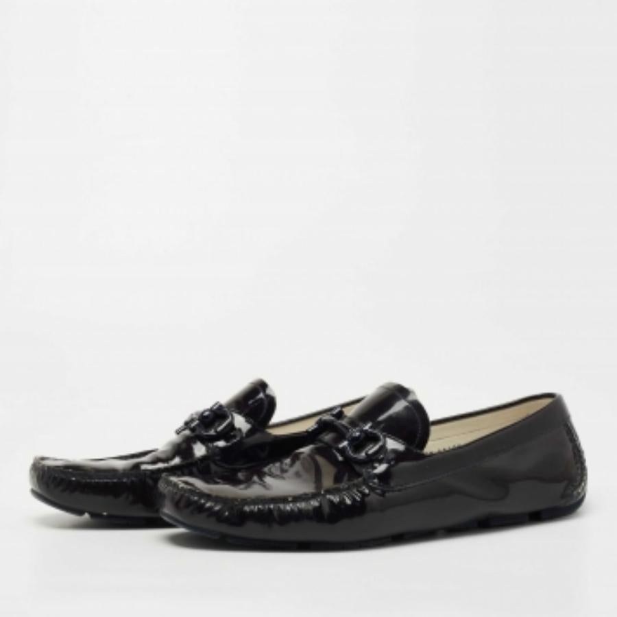 Salvatore Ferragamo Mocasines Mason de charol morado oscuro Talla 44 Negro en venta