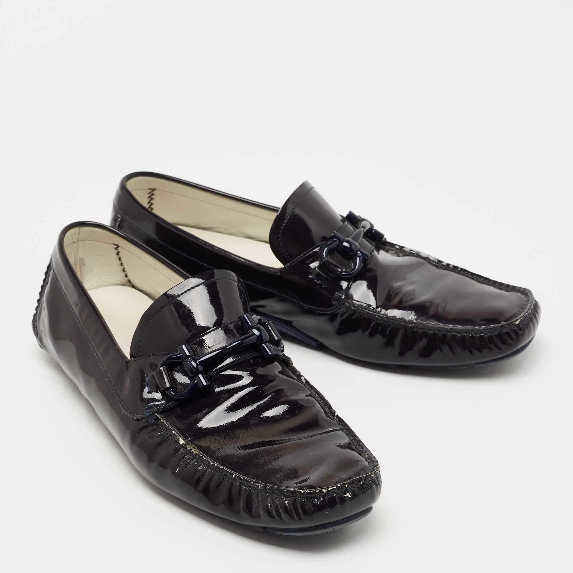 Salvatore Ferragamo Mocasines Mason de charol morado oscuro Talla 44 en Bueno Estado en Dubai, Al Qouz 2