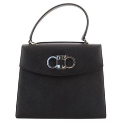 Salvatore Ferragamo Double Gancini Top Handle Tasche aus Saffiano Leder