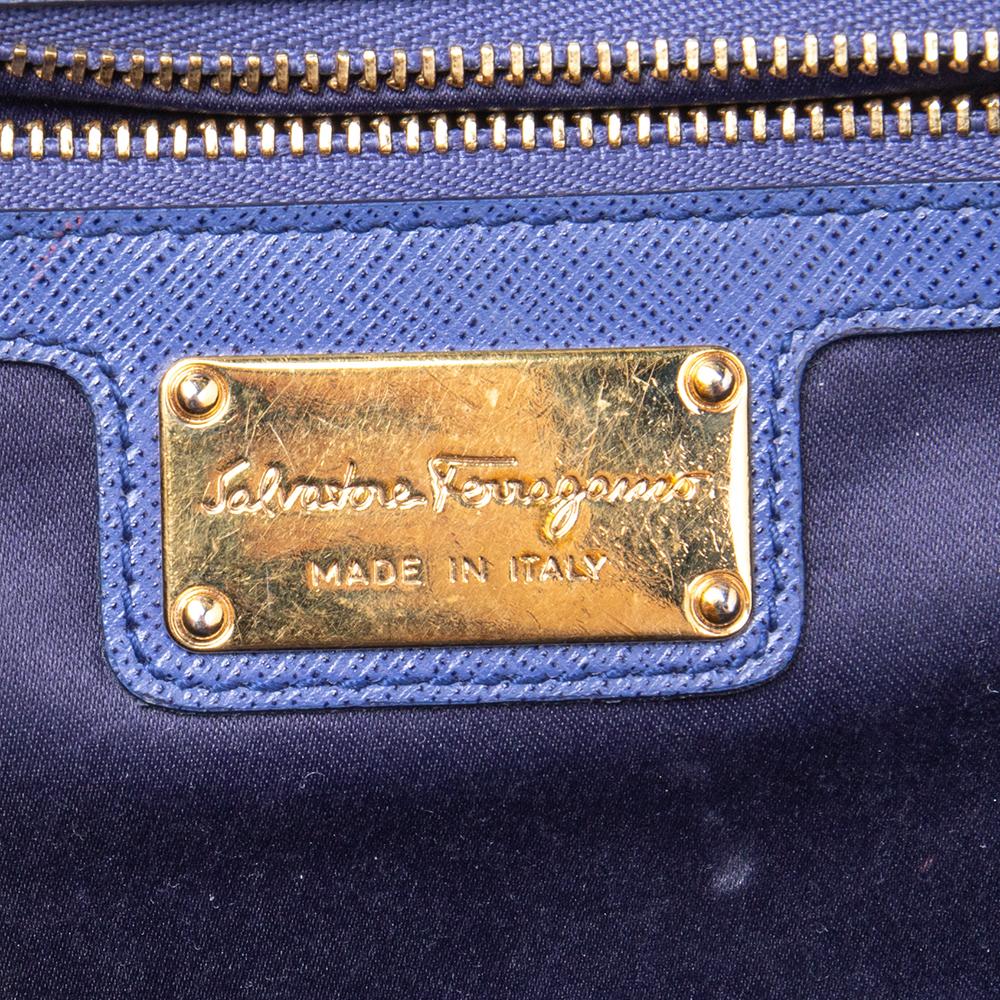 Salvatore Ferragamo Electric Blue Leather Ginny Shoulder Bag In Good Condition In Dubai, Al Qouz 2
