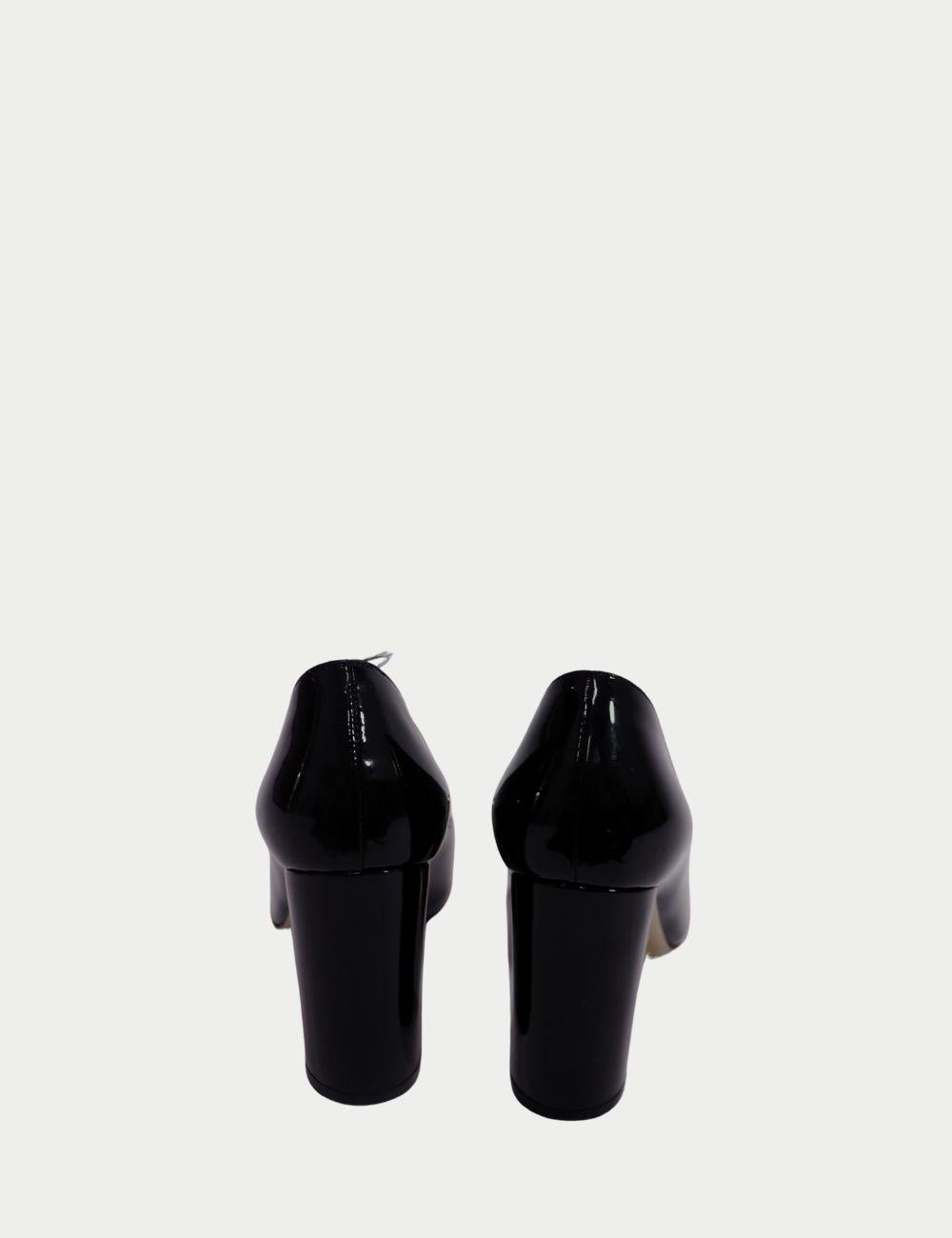 Salvatore Ferragamo Black Patent Vara Pumps

Classic, elegant, and instantly recognizable, these Salvatore Ferragamo Black Patent Vara Pumps are a true wardrobe essential. Crafted in glossy black patent leather, they feature the brand’s signature