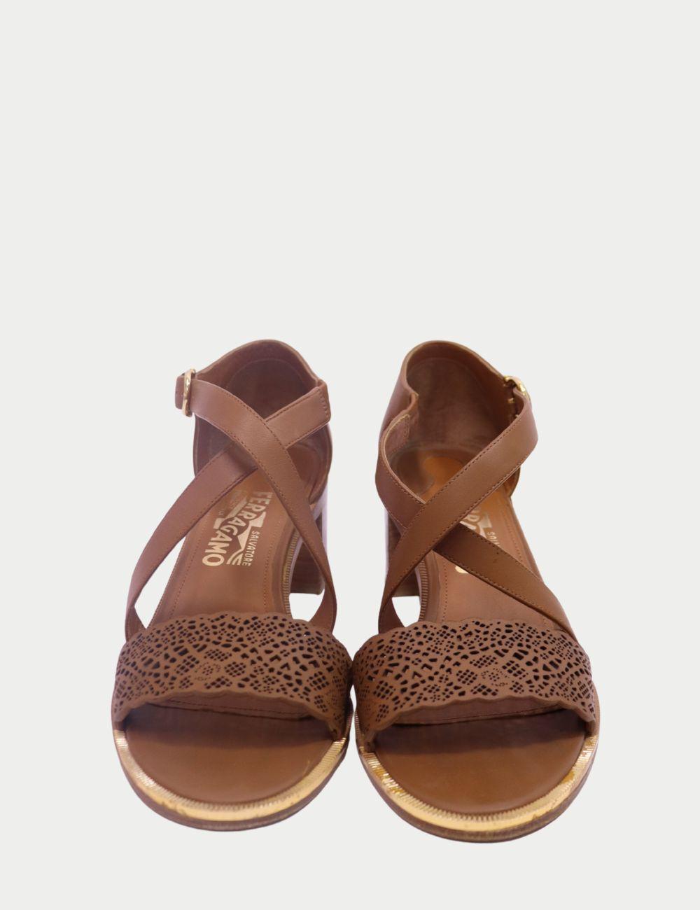 Salvatore Ferragamo - UE 39.5 Marrón en venta