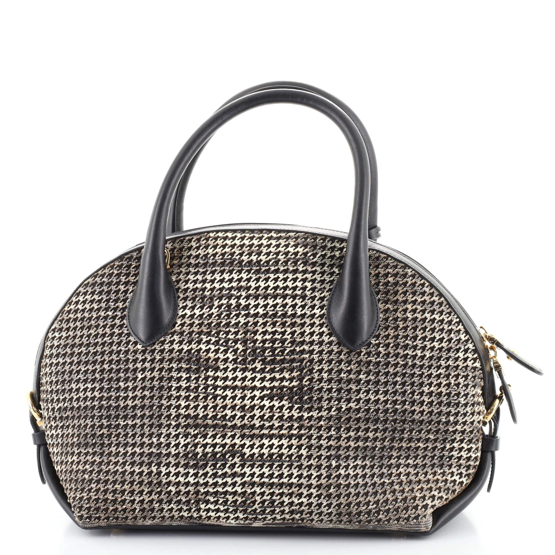 Salvatore Ferragamo Fiamma Umhängetasche aus Kalbsleder mit Perforation Medium (Schwarz)