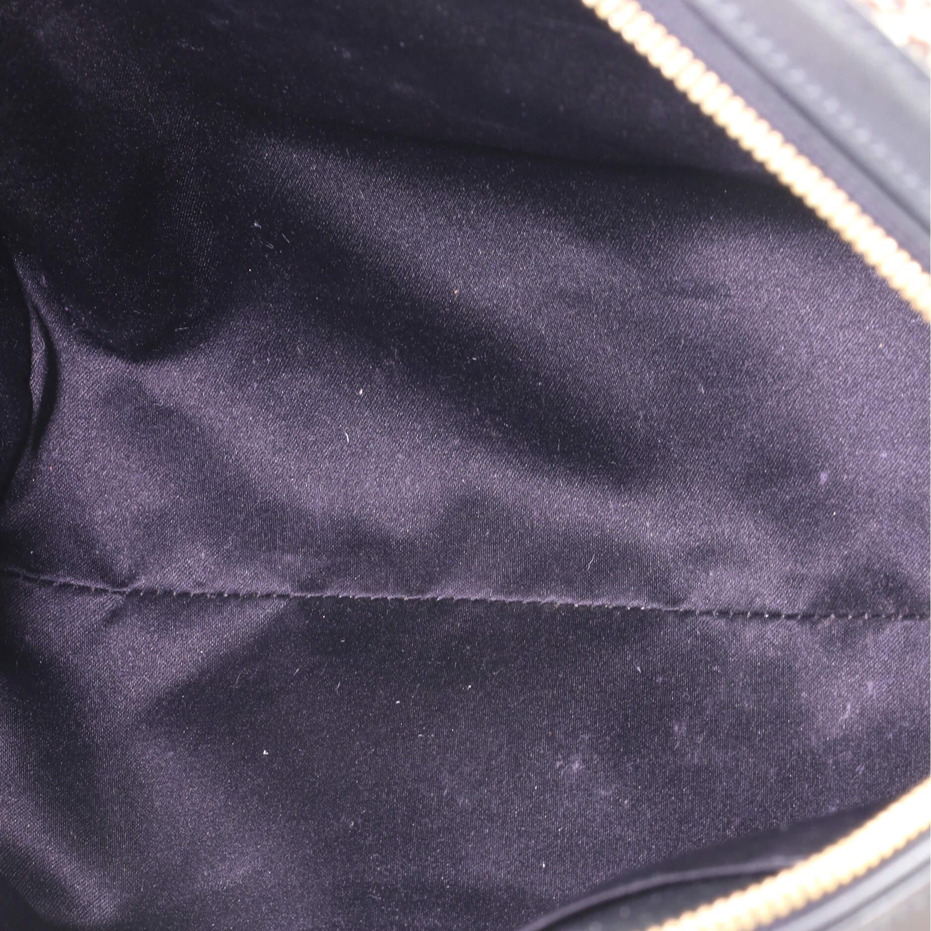 Salvatore Ferragamo Fiamma Umhängetasche aus Kalbsleder mit Perforation Medium für Damen oder Herren