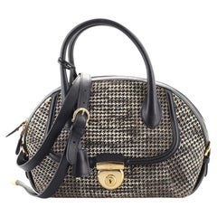 Salvatore Ferragamo Fiamma Umhängetasche aus Kalbsleder mit Perforation Medium
