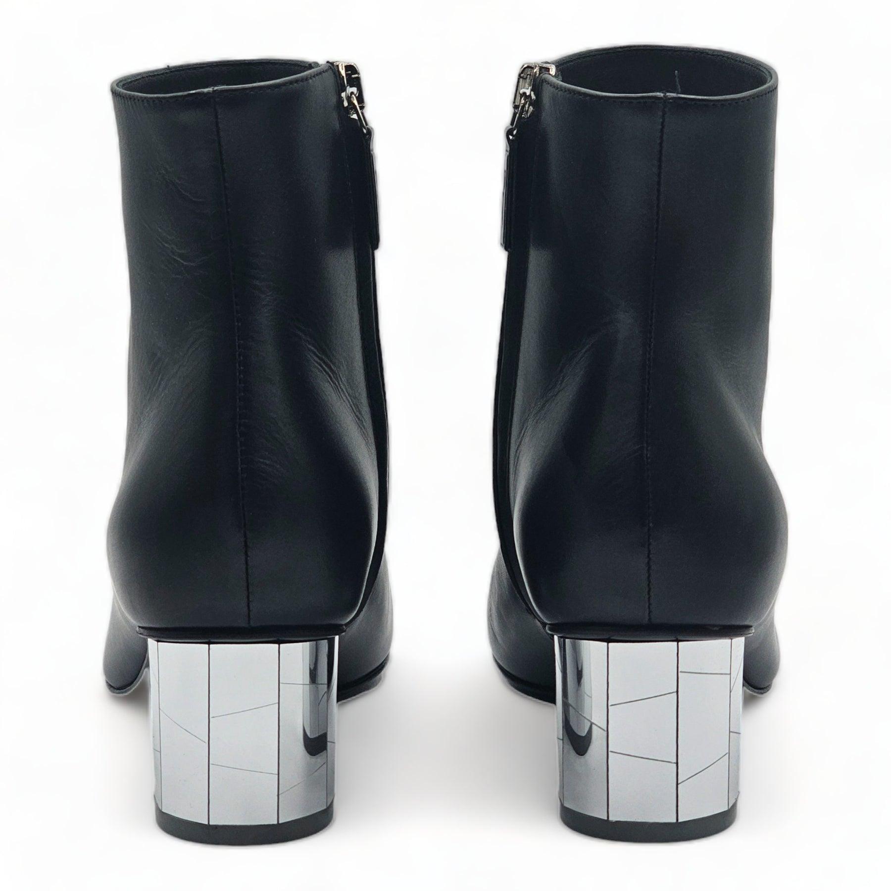 Crafted of smooth supple leather, these round-toe booties flaunts a chic cylindrical heel.

Additional information:
Material: Calf leather upper
Round toe
Side zip
Leather sole
Color: Black
Size: 5.5 US, True to size, Self-covered cylindrical heel,