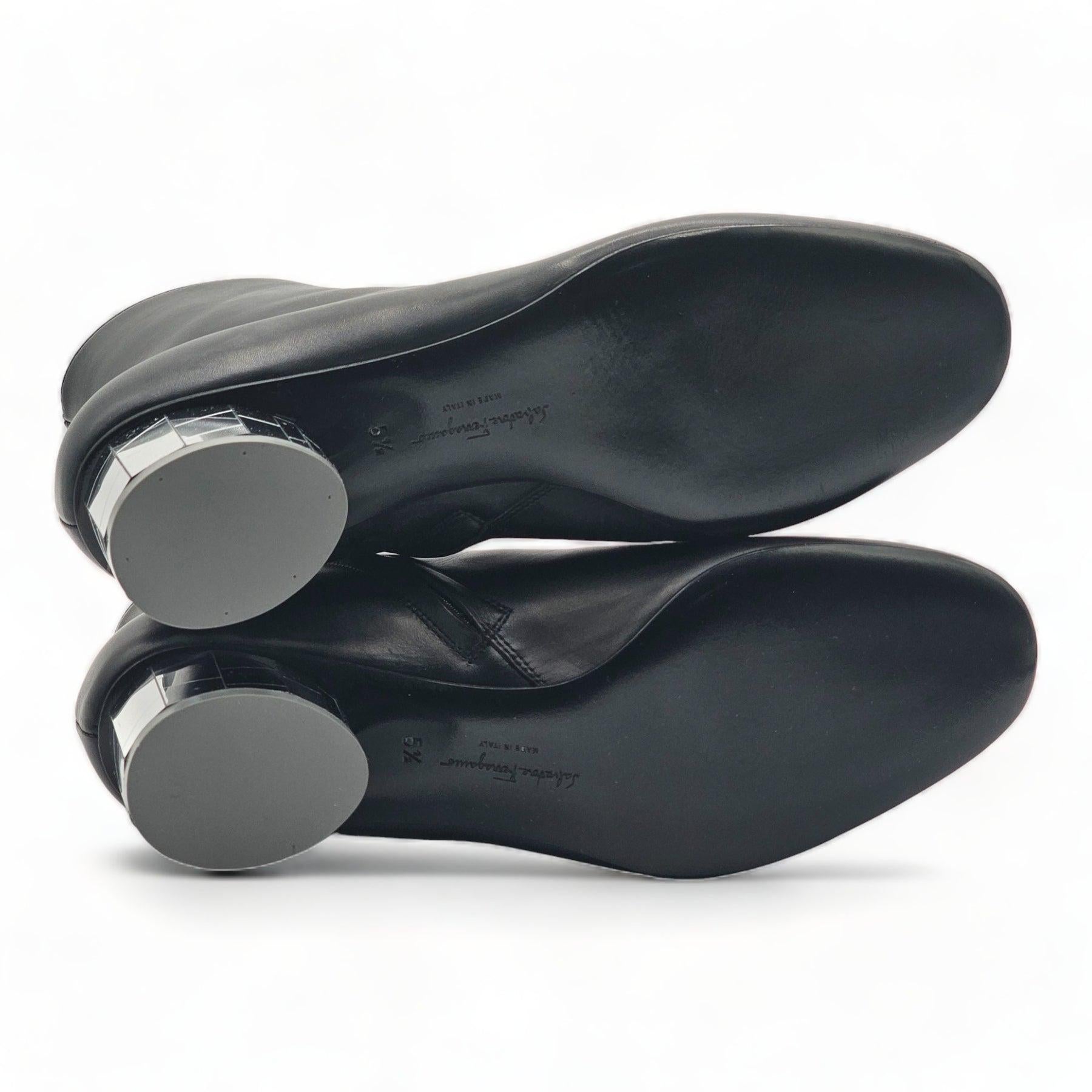Salvatore Ferragamo Florrie Booties Leather in Black In Excellent Condition For Sale In Los Angeles, CA