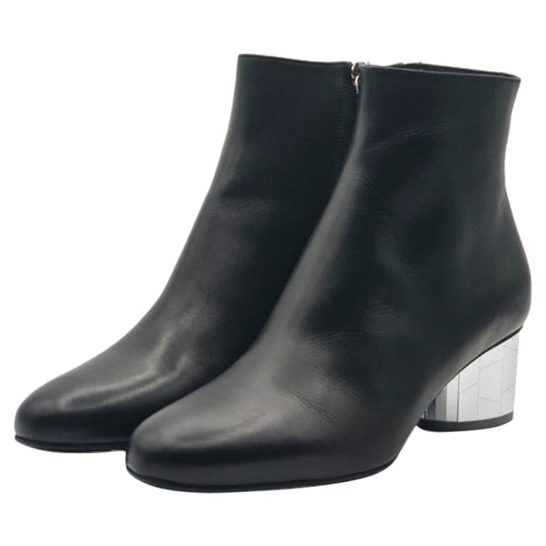 Salvatore Ferragamo - Bottines en cuir en noir