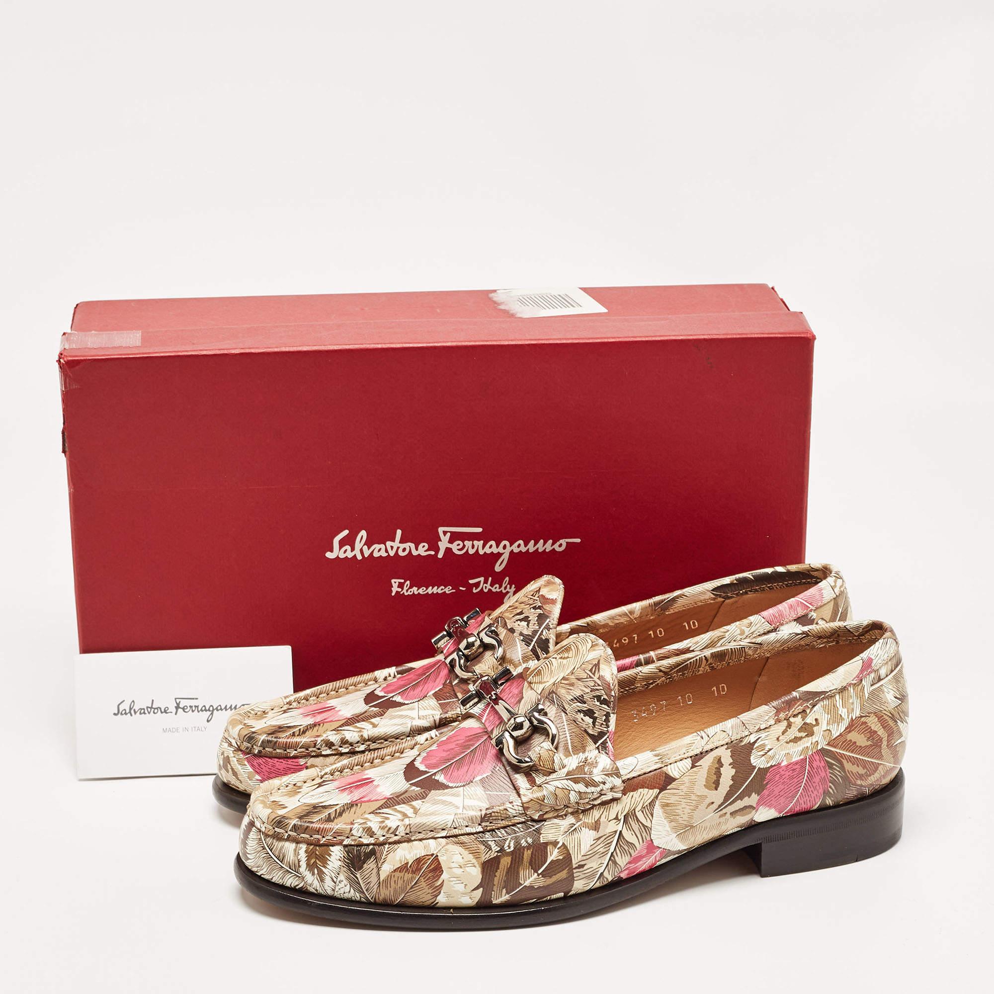 Salvatore Ferragamo Bedruckter Leder Bit Slip On Loafers mit Blumenmuster Größe 40,5 im Angebot 5