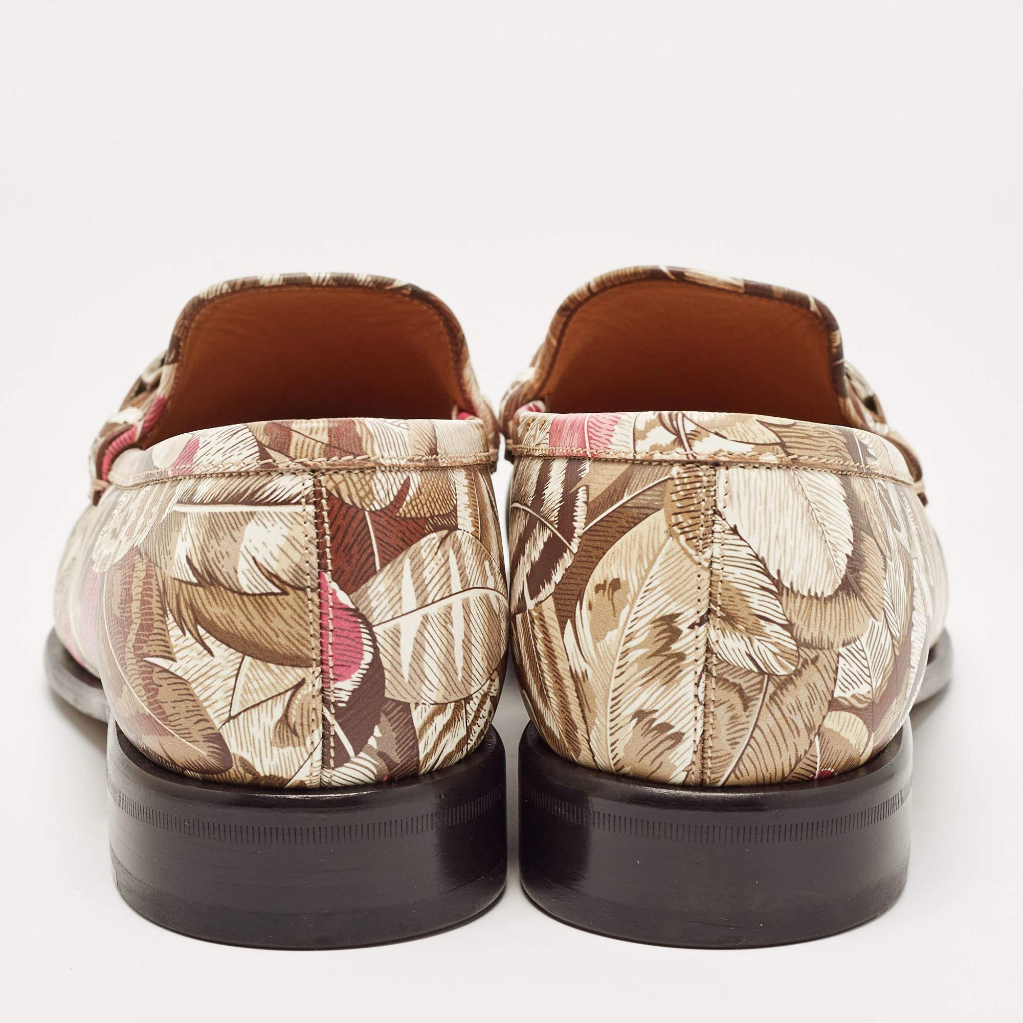Salvatore Ferragamo Bedruckter Leder Bit Slip On Loafers mit Blumenmuster Größe 40,5 Damen im Angebot