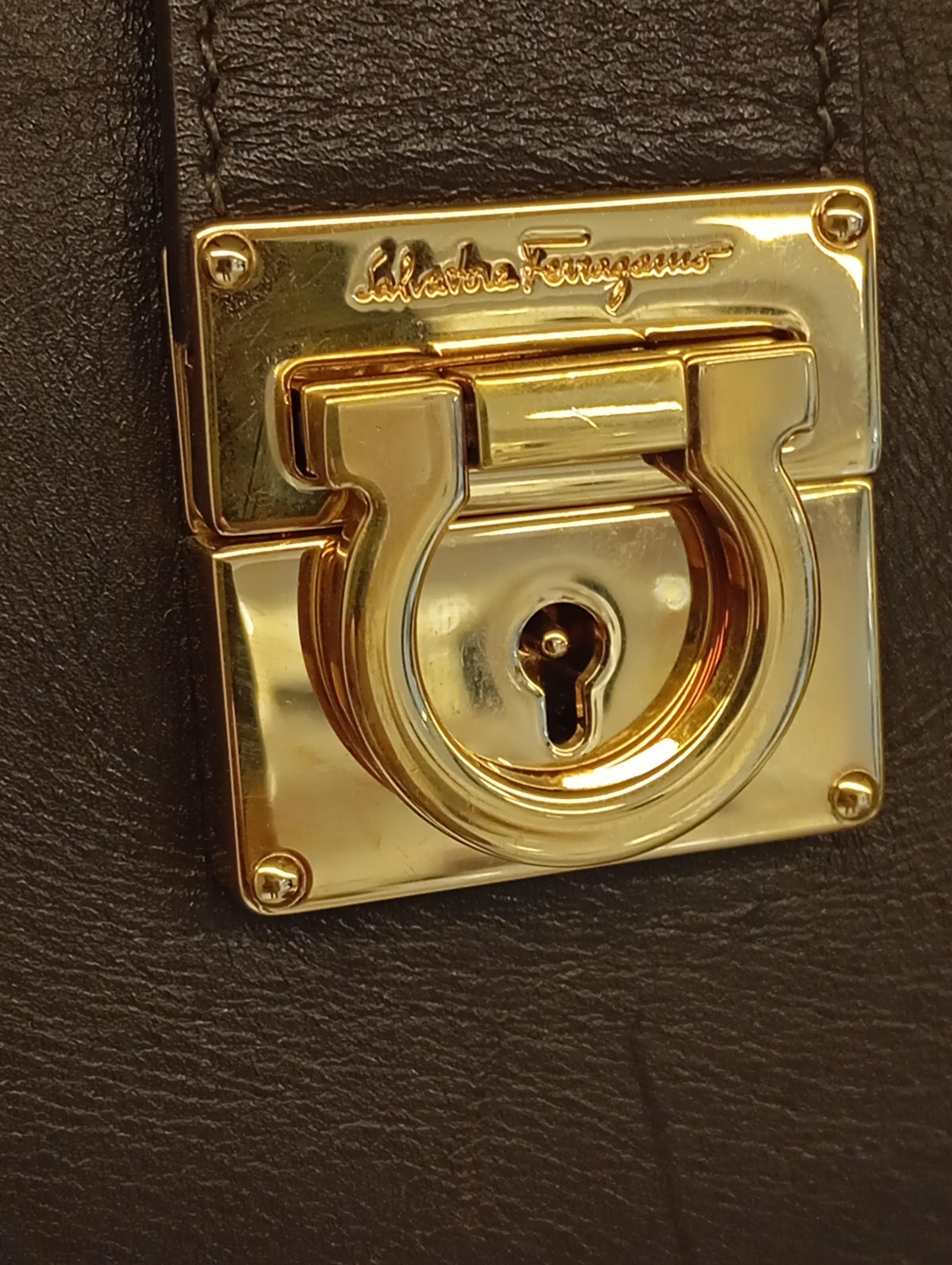 Salvatore Ferragamo en Bastante bueno estado para la venta en Amman, JO