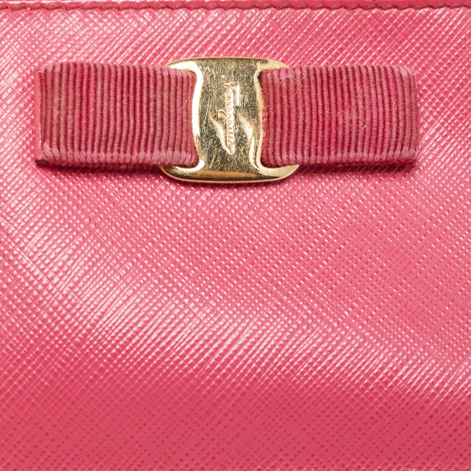 Women's Salvatore Ferragamo Fuchsia Leather Bow Zip Coin Purse For Sale
