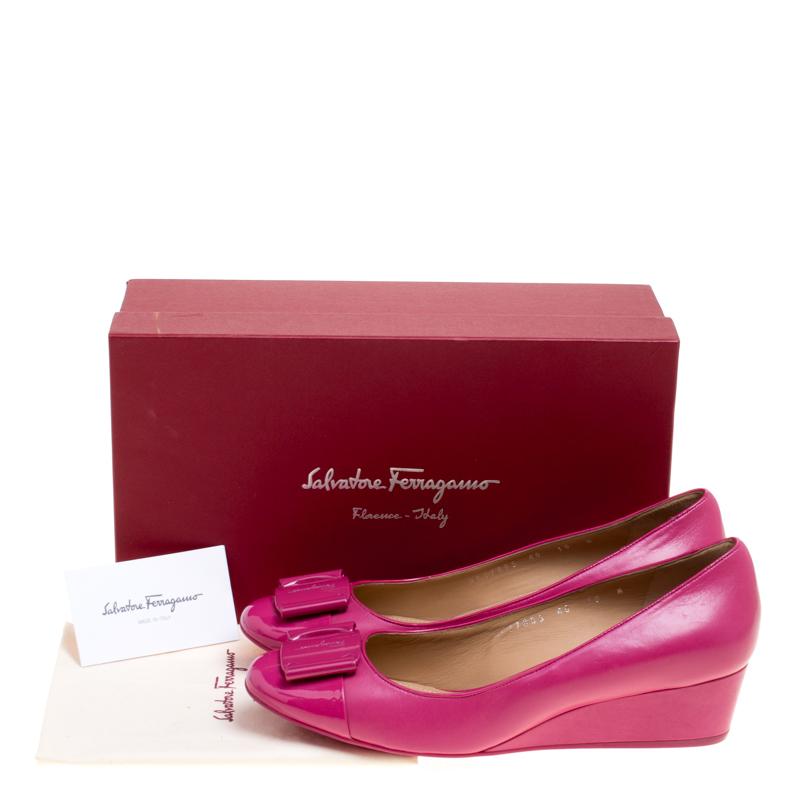 Salvatore Ferragamo Fuchsia Pink Leather Silda Vara Plaque Wedge Pumps Size 40.5 2