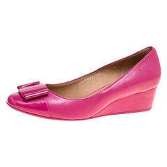 Salvatore Ferragamo Fuchsia Pink Leather Silda Vara Plaque Wedge Pumps Size 40.5