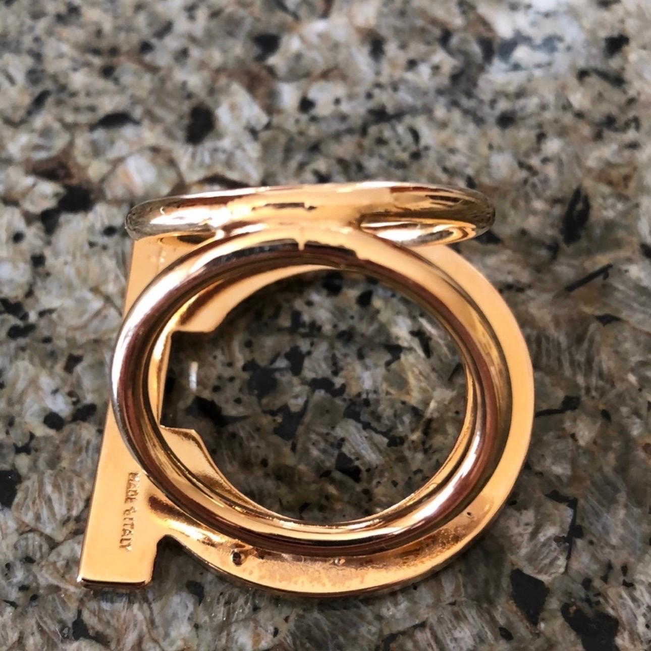 Women's Salvatore Ferragamo  Ganchini scarf ring gold Tone, Large Size For Sale