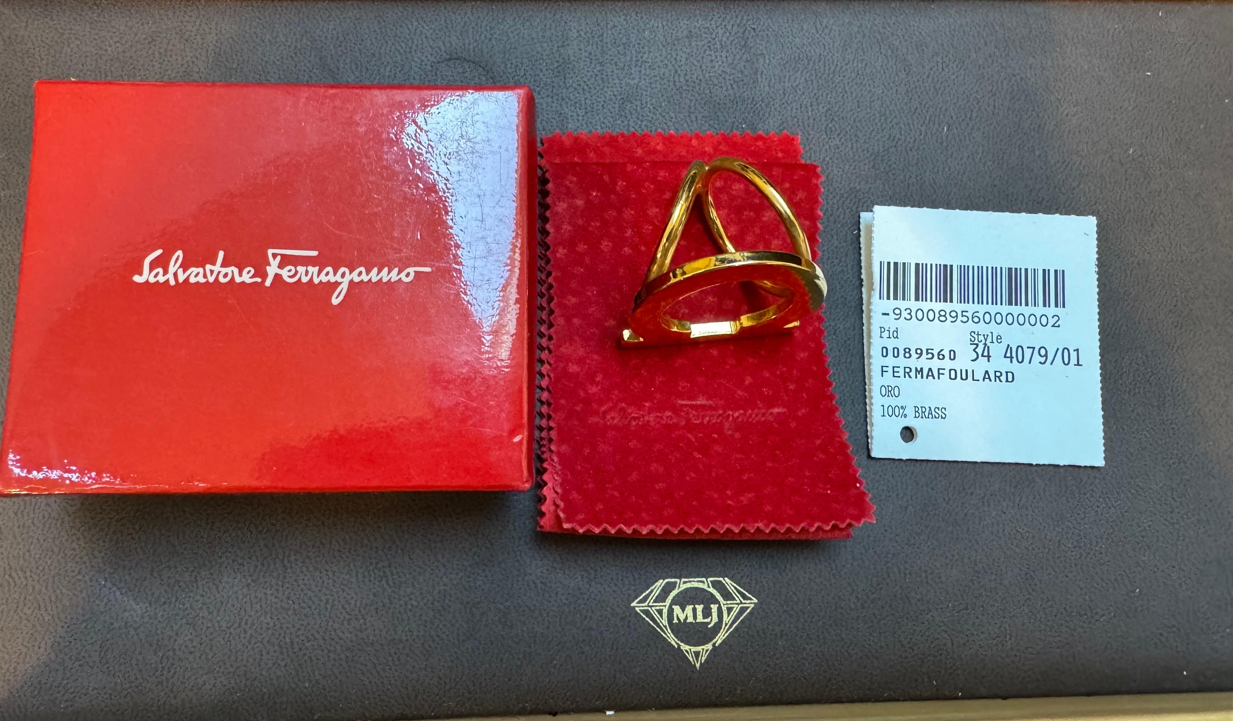 Salvatore Ferragamo  Ganchini scarf ring /Ring gold Tone, Medium Size For Sale 9