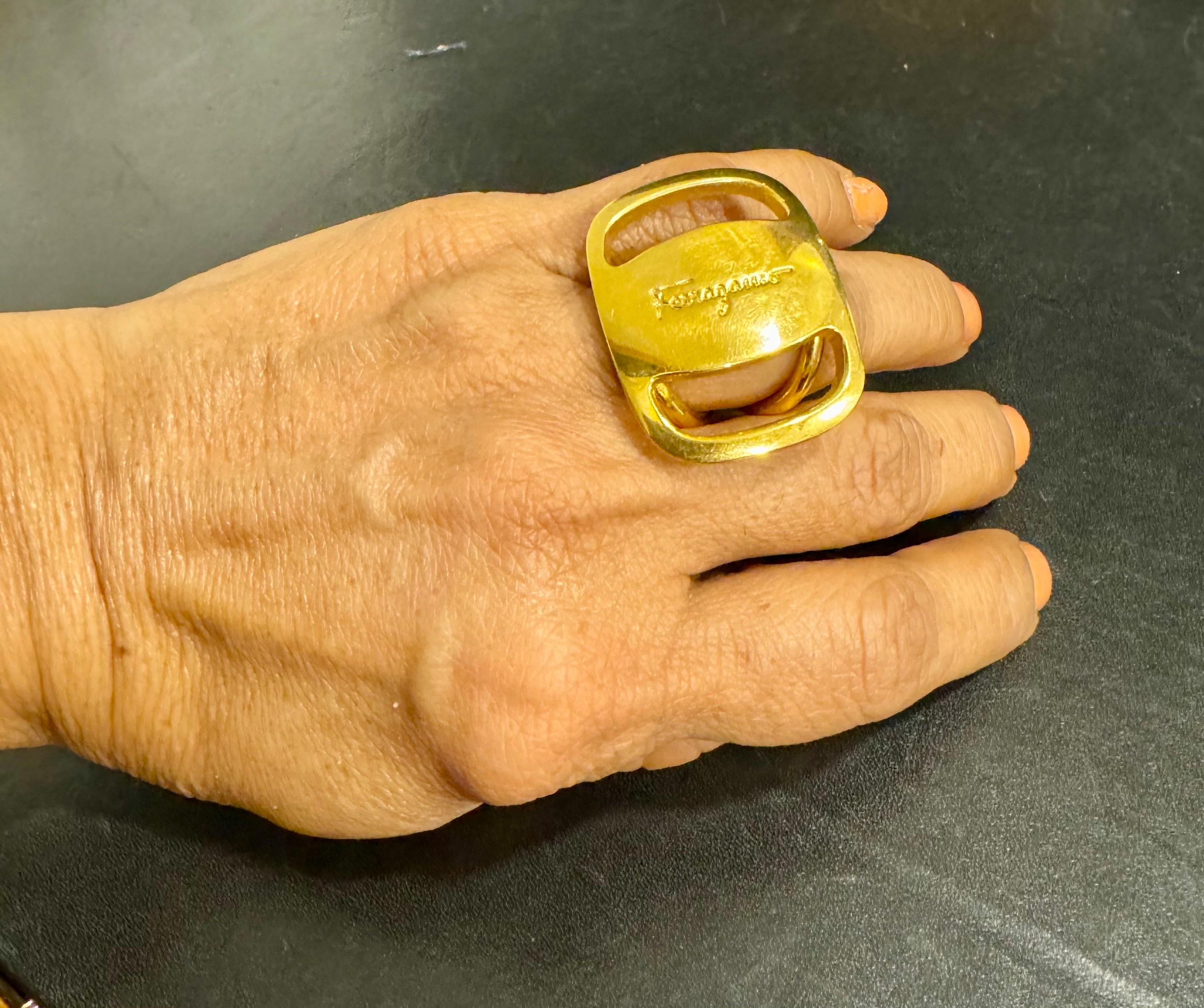 Salvatore Ferragamo  Ganchini scarf ring /Ring gold Tone, Medium Size For Sale 12