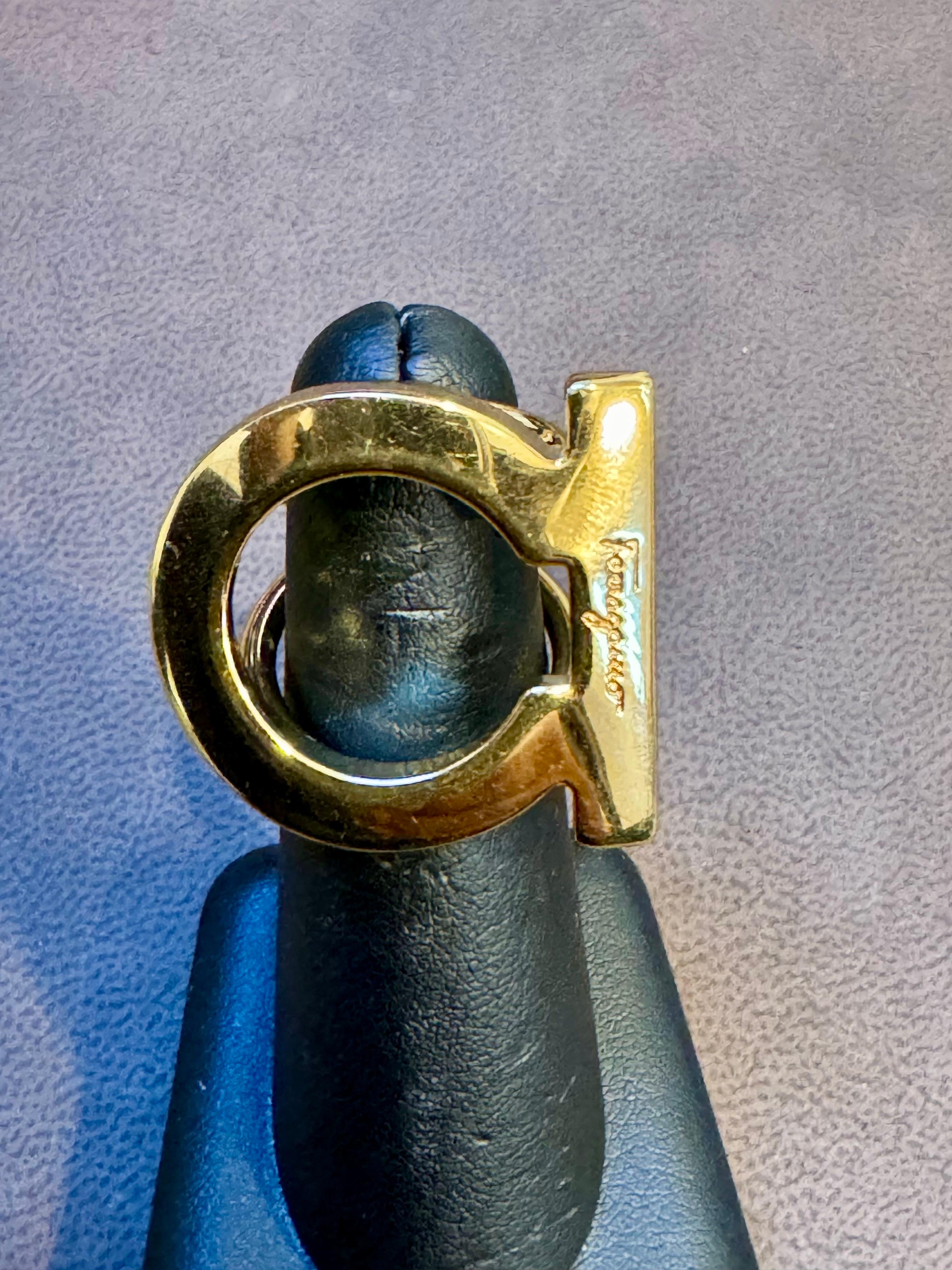 Black Salvatore Ferragamo  Ganchini scarf ring /Ring gold Tone, Medium Size For Sale