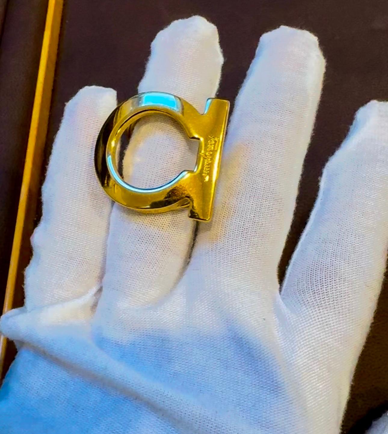 Salvatore Ferragamo  Ganchini scarf ring /Ring gold Tone, Medium Size For Sale 3