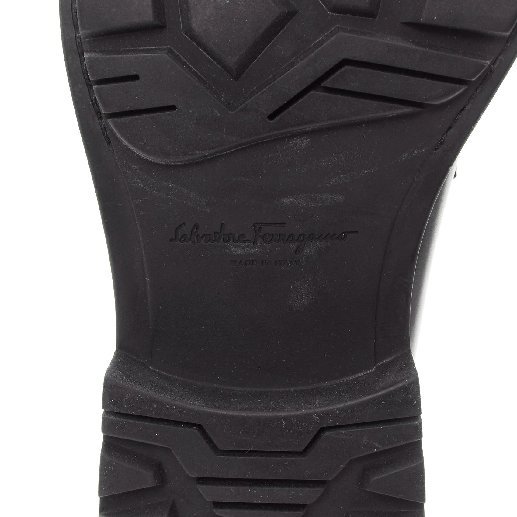 SALVATORE FERRAGAMO Gancini Schwarzes Leder-Logo-Schnallenanzug sole Loafer UK8 EU42 im Angebot 6