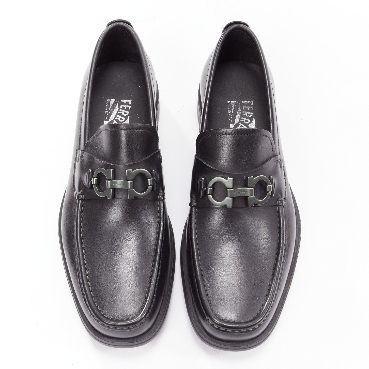 SALVATORE FERRAGAMO Gancini black leather logo buckles lug sole loafer UK8 EU42 In Good Condition For Sale In Hong Kong, NT