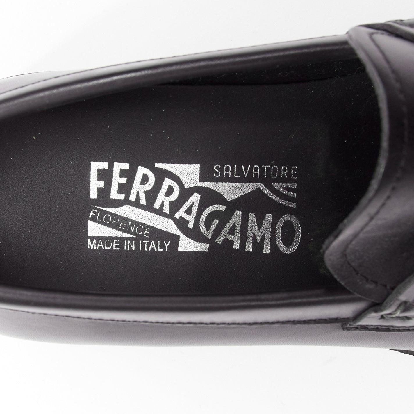 SALVATORE FERRAGAMO Gancini Schwarzes Leder-Logo-Schnallenanzug sole Loafer UK8 EU42 im Angebot 5