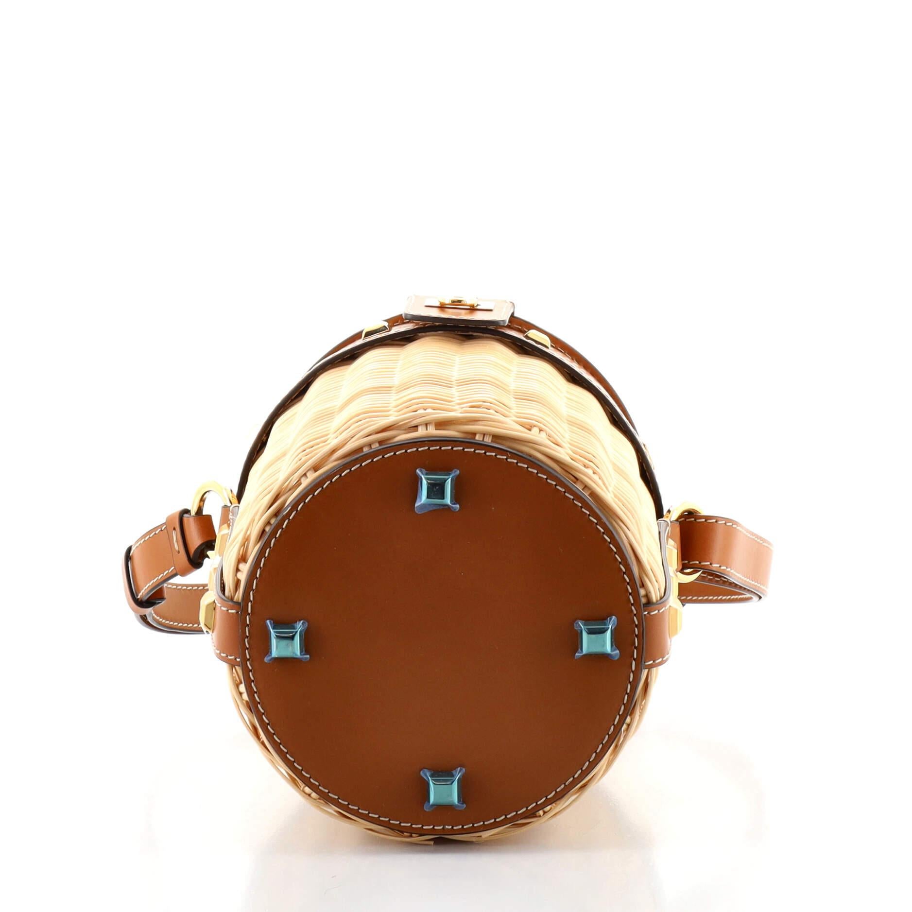 Salvatore Ferragamo Gancini Korbweide Kordelzug für Damen oder Herren