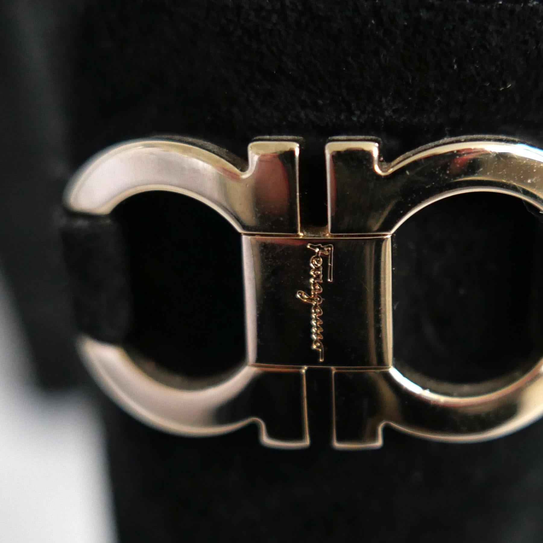 Salvatore Ferragamo Gancini-Stiefel mit Zierleiste im Zustand „Neu“ im Angebot in London, GB