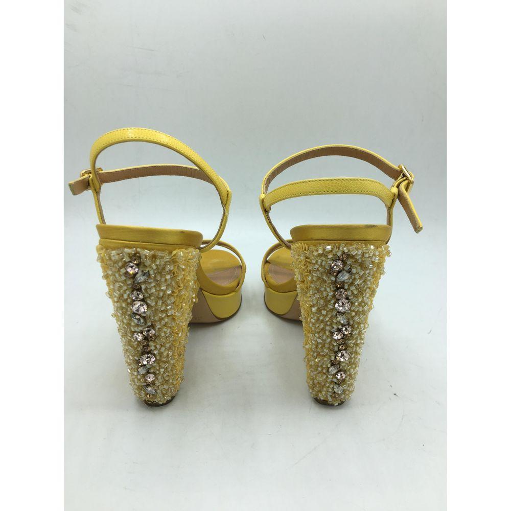 Salvatore Ferragamo Glitter Sandals in Yellow In Good Condition For Sale In Carnate, IT