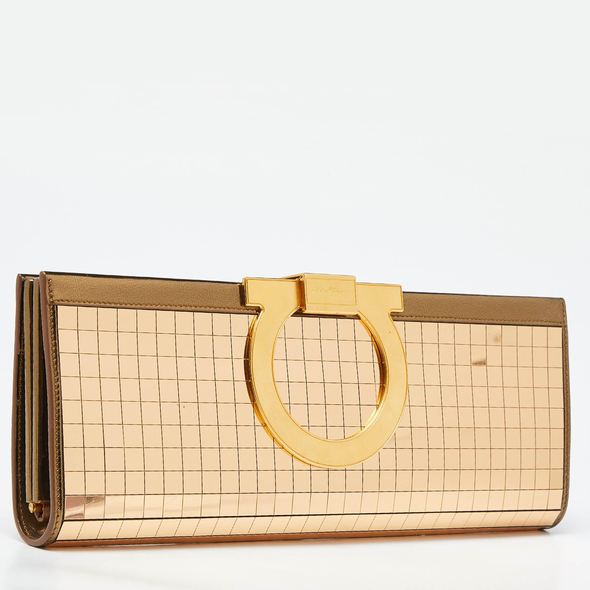 Salvatore Ferragamo Gold Acrylic and Leather Musa Gancini Clutch In Good Condition In Dubai, Al Qouz 2