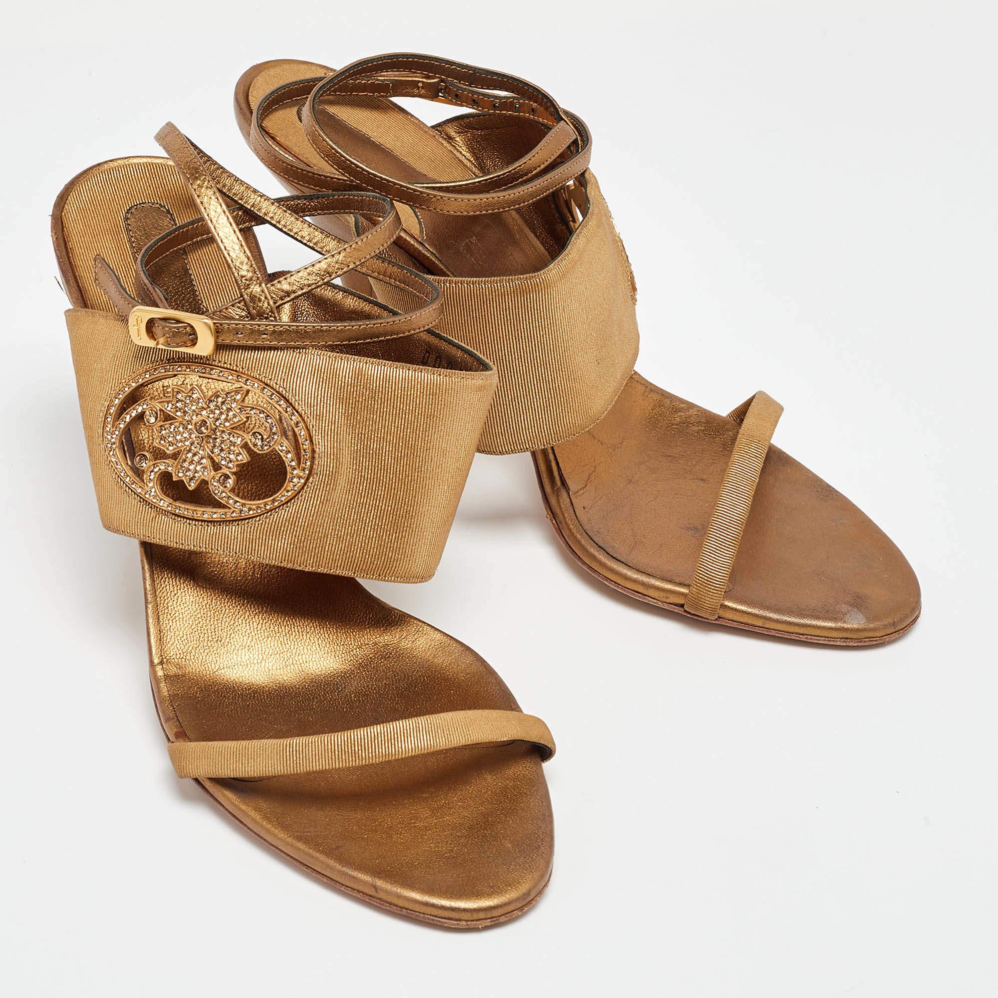 Salvatore Ferragamo Gold Canvas and Leather Ankle Strap Sandals Size 38 In Fair Condition For Sale In Dubai, Al Qouz 2