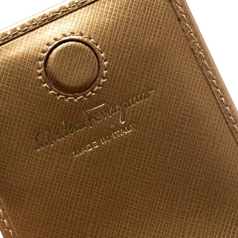 Salvatore Ferragamo Gold Leather iPhone 4 Case In Good Condition For Sale In Dubai, Al Qouz 2